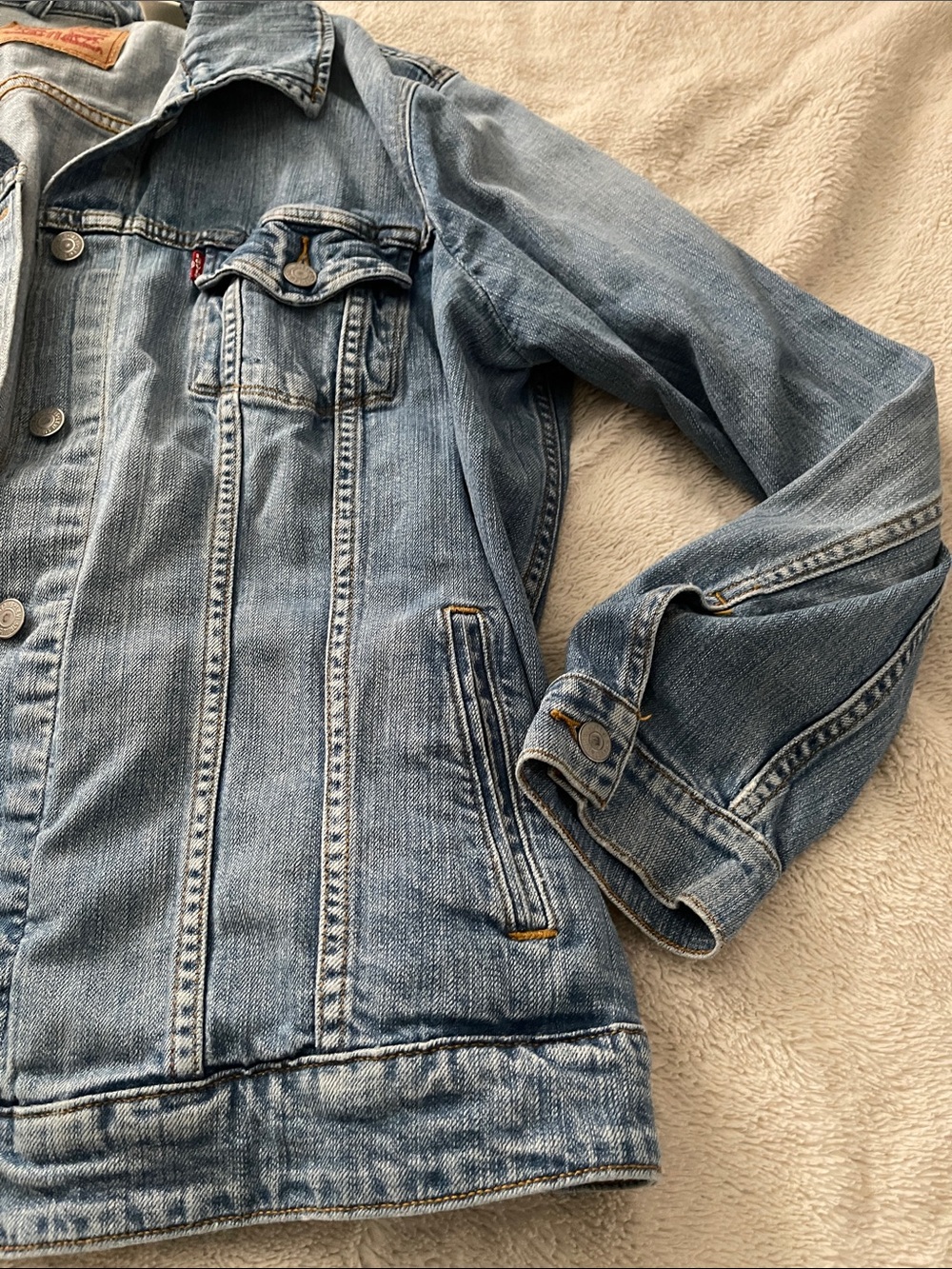 Levi's Light Blue Women's Denim Trucker Jacket - Picture 2 of 5